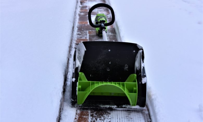 снегоуборочная лопата аккумуляторная Greenworks