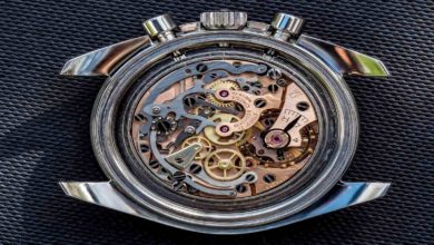 Omega выпустила два хронографа