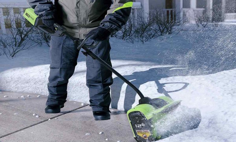 электрическая лопата для уборки снега Greenworks